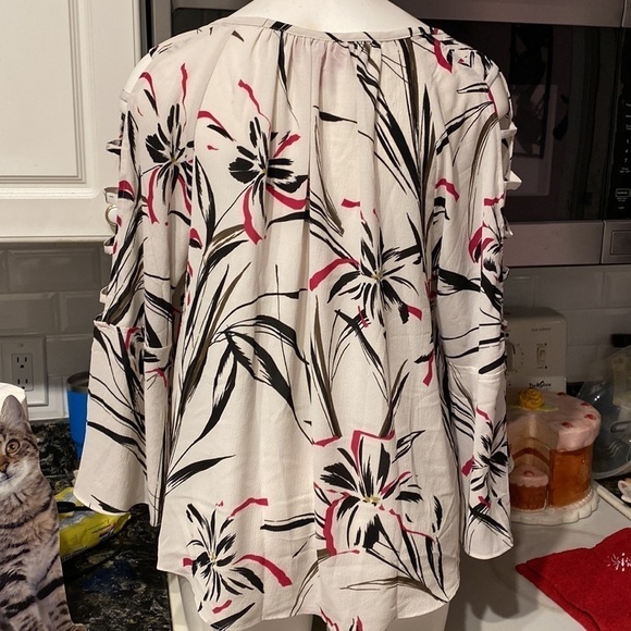 G womens Jennifer Lopez 3/4 sleeve floral very nice plus size top XXL. - Picture 3 of 4